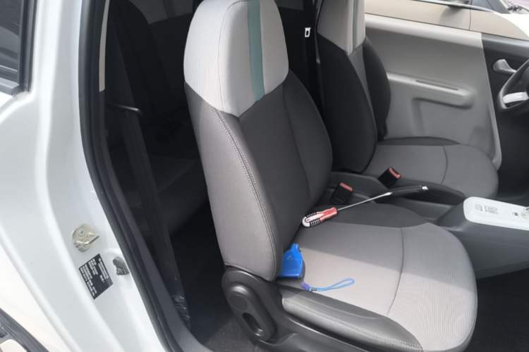 Used CHANGAN NEVO Lumin 2022 155 km – Refreshingly Sweet Edition Right Front Seat