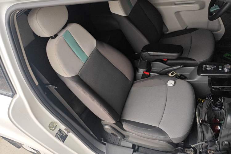Used CHANGAN NEVO Lumin 2022 155 km – Refreshingly Sweet Edition Right Front Seat