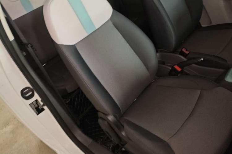 Used CHANGAN NEVO Lumin 2022 155 km – Refreshingly Sweet Edition Right Front Seat