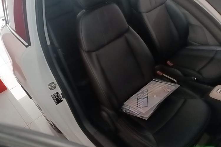 Used CHANGAN NEVO Lumin 2022 155 km – Refreshingly Sweet Edition Right Front Seat