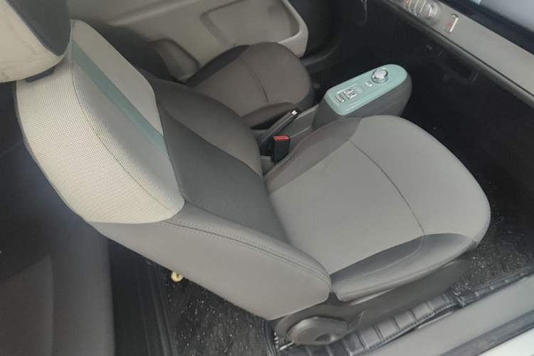 Used CHANGAN NEVO Lumin 2022 155 km – Refreshingly Sweet Edition Right Front Seat