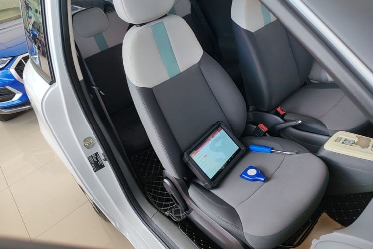 Used CHANGAN NEVO Lumin 2022 155 km – Refreshingly Sweet Edition Right Front Seat