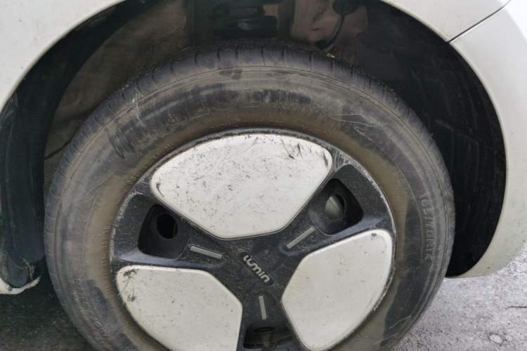 Used CHANGAN NEVO Lumin 2022 155 km – Refreshingly Sweet Edition Right Front Wheel Hub