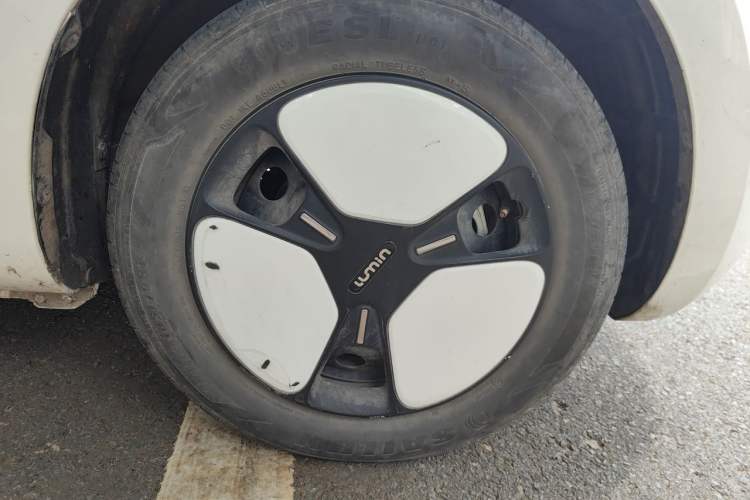 Used CHANGAN NEVO Lumin 2022 155 km – Refreshingly Sweet Edition Right Front Wheel Hub