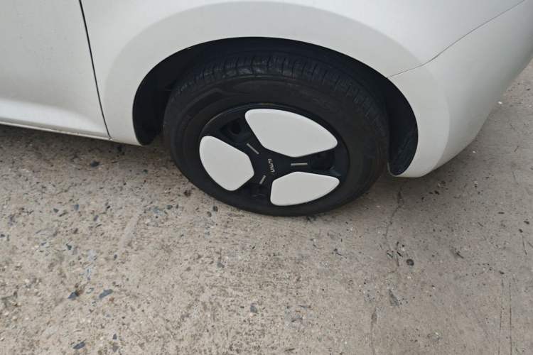 Used CHANGAN NEVO Lumin 2022 155 km – Refreshingly Sweet Edition Right Front Wheel Hub