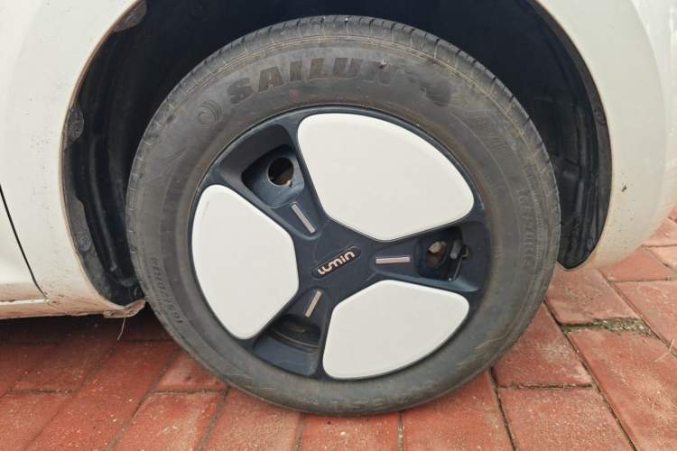 Used CHANGAN NEVO Lumin 2022 155 km – Refreshingly Sweet Edition Right Front Wheel Hub
