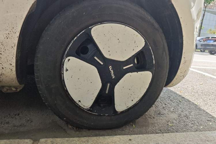 Used CHANGAN NEVO Lumin 2022 155 km – Refreshingly Sweet Edition Right Front Wheel Hub