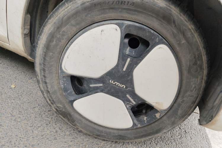 Used CHANGAN NEVO Lumin 2022 155 km – Refreshingly Sweet Edition Right Front Wheel Hub