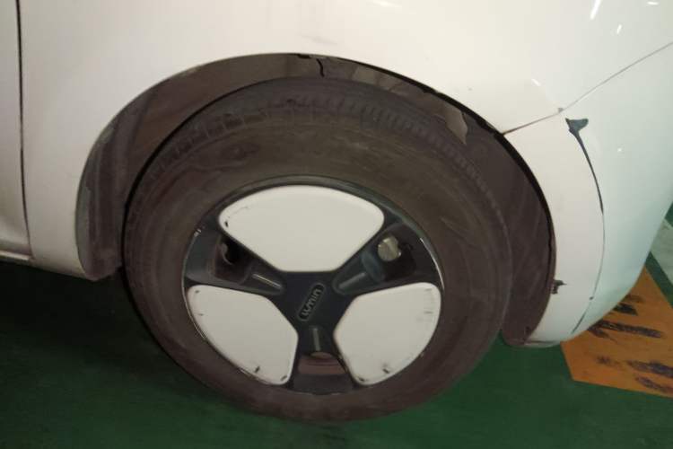 Used CHANGAN NEVO Lumin 2022 155 km – Refreshingly Sweet Edition Right Front Wheel Hub