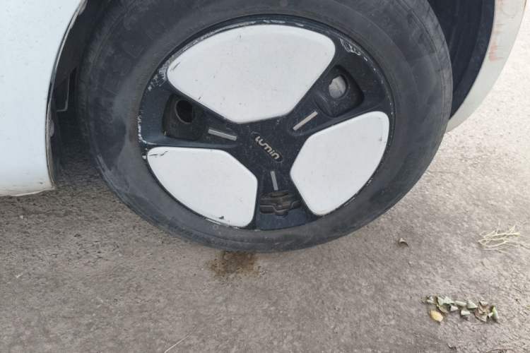 Used CHANGAN NEVO Lumin 2022 155 km – Refreshingly Sweet Edition Right Front Wheel Hub