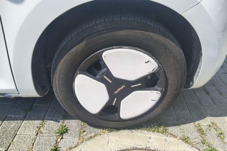 Used CHANGAN NEVO Lumin 2022 155 km – Refreshingly Sweet Edition Right Front Wheel Hub