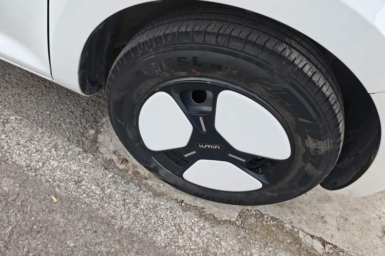 Used CHANGAN NEVO Lumin 2022 155 km – Refreshingly Sweet Edition Right Front Wheel Hub