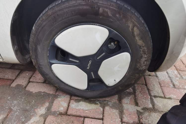 Used CHANGAN NEVO Lumin 2022 155 km – Refreshingly Sweet Edition Right Front Wheel Hub