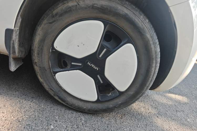 Used CHANGAN NEVO Lumin 2022 301km Honey-Sweet Version Right Front Wheel Hub