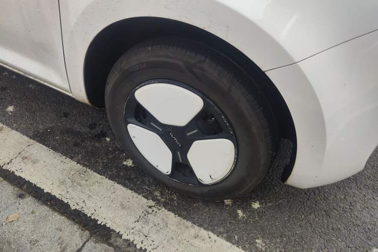 Used CHANGAN NEVO Lumin 2022 155 km – Refreshingly Sweet Edition Right Front Wheel Hub