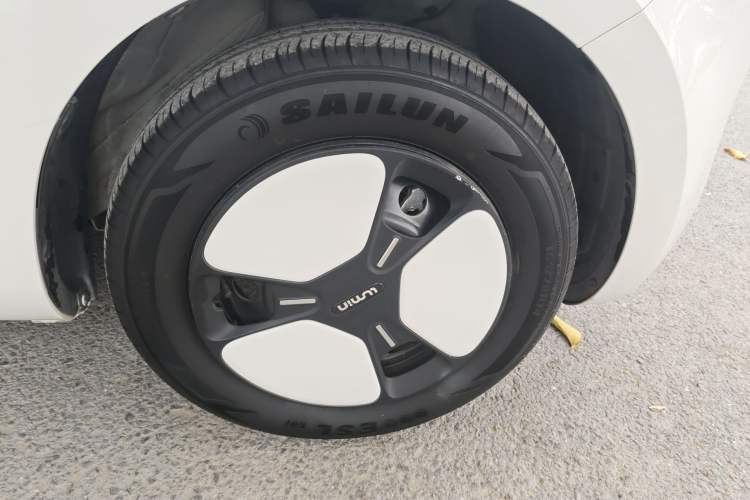 Used CHANGAN NEVO Lumin 2022 155 km – Refreshingly Sweet Edition Right Front Wheel Hub