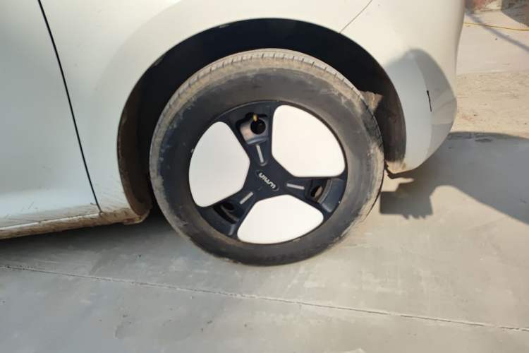 Used CHANGAN NEVO Lumin 2022 155 km – Refreshingly Sweet Edition Right Front Wheel Hub