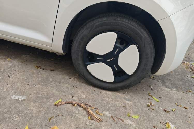 Used CHANGAN NEVO Lumin 2022 155 km – Refreshingly Sweet Edition Right Front Wheel Hub