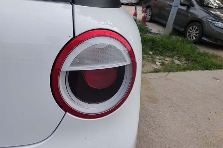 Used CHANGAN NEVO Lumin 2022 155 km – Refreshingly Sweet Edition Right Rear Taillight