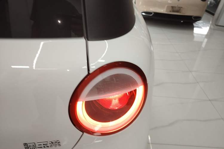 Used CHANGAN NEVO Lumin 2022 155 km – Refreshingly Sweet Edition Right Rear Taillight