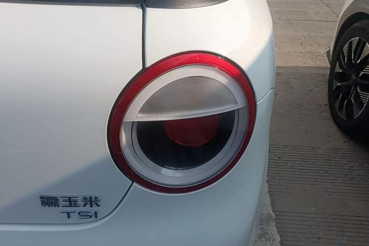 Used CHANGAN NEVO Lumin 2022 155 km – Refreshingly Sweet Edition Right Rear Taillight