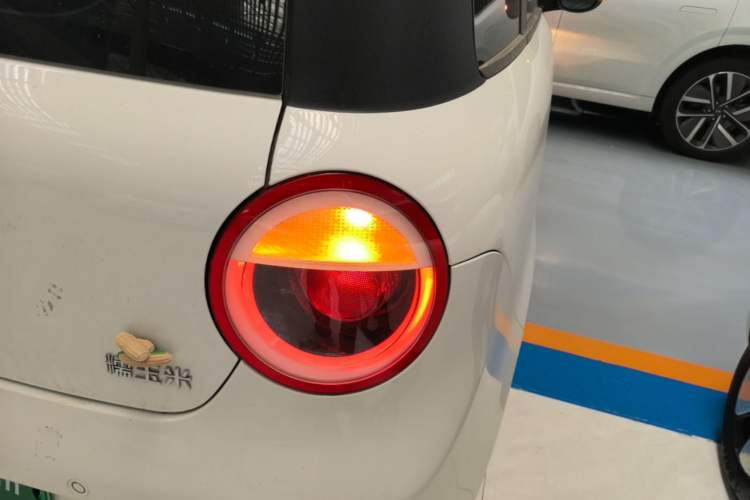 Used CHANGAN NEVO Lumin 2022 155 km – Refreshingly Sweet Edition Right Rear Taillight