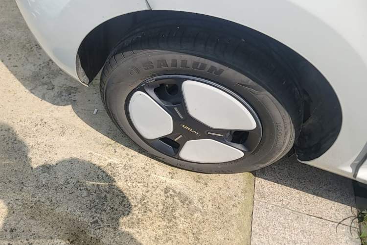 Used CHANGAN NEVO Lumin 2022 155 km – Refreshingly Sweet Edition Right Rear Wheel Hub