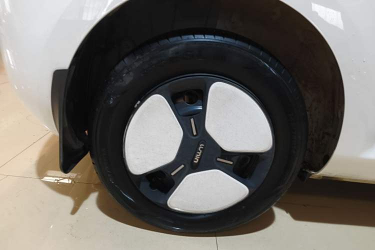 Used CHANGAN NEVO Lumin 2022 155 km – Refreshingly Sweet Edition Right Rear Wheel Hub