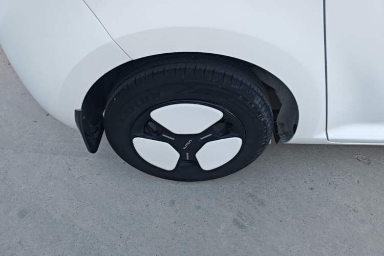 Used CHANGAN NEVO Lumin 2022 155 km – Refreshingly Sweet Edition Right Rear Wheel Hub