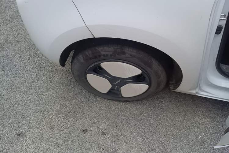 Used CHANGAN NEVO Lumin 2022 155 km – Refreshingly Sweet Edition Right Rear Wheel Hub
