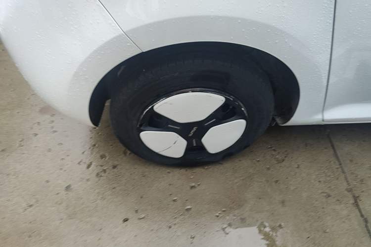 Used CHANGAN NEVO Lumin 2022 155 km – Refreshingly Sweet Edition Right Rear Wheel Hub
