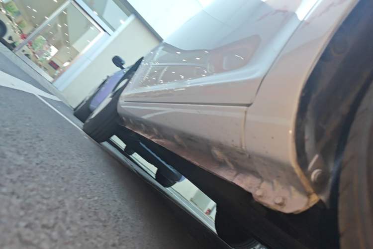 Used CHANGAN NEVO Lumin 2022 155 km – Refreshingly Sweet Edition Right Side Sill