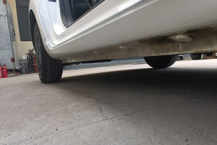 Used CHANGAN NEVO Lumin 2022 155 km – Refreshingly Sweet Edition Right Side Sill
