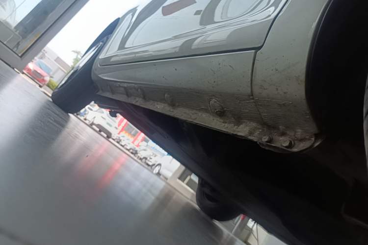 Used CHANGAN NEVO Lumin 2022 155 km – Refreshingly Sweet Edition Right Side Sill