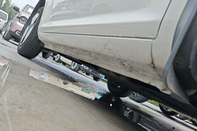 Used CHANGAN NEVO Lumin 2022 155 km – Refreshingly Sweet Edition Right Side Sill