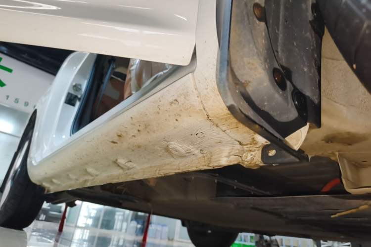 Used CHANGAN NEVO Lumin 2022 155 km – Refreshingly Sweet Edition Right Side Sill