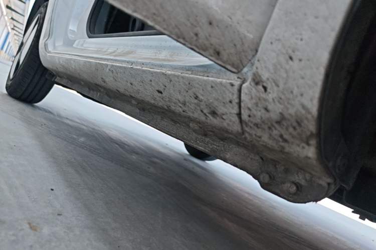 Used CHANGAN NEVO Lumin 2022 155 km – Refreshingly Sweet Edition Right Side Sill