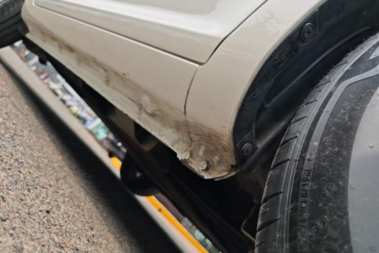 Used CHANGAN NEVO Lumin 2022 210km Sweet Edition Right Side Sill