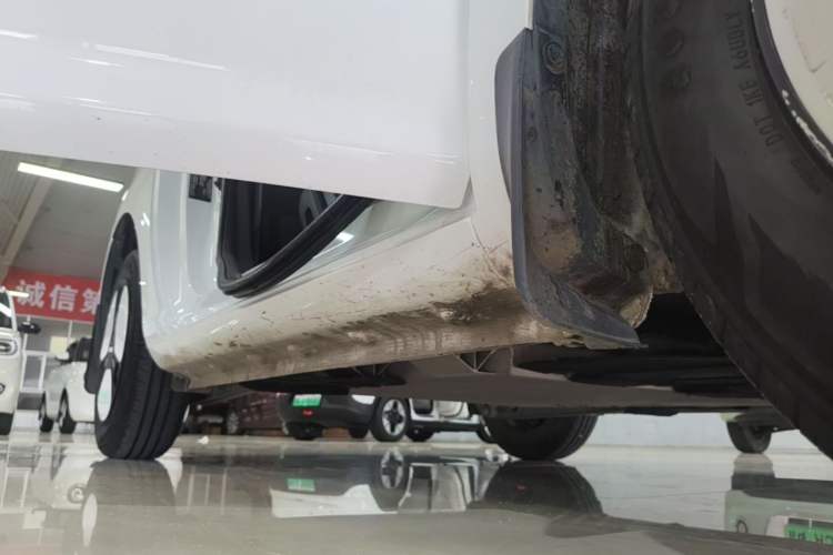Used CHANGAN NEVO Lumin 2022 210km Sweet Edition Right Side Sill