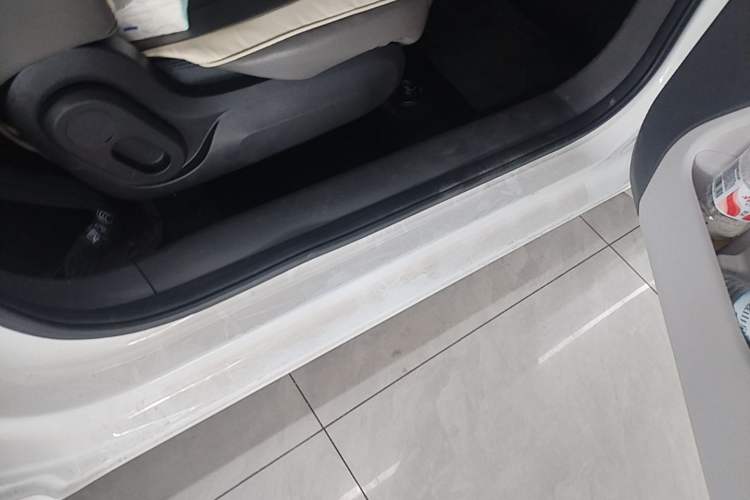 Used CHANGAN NEVO Lumin 2022 155 km – Refreshingly Sweet Edition Right Side Sill
