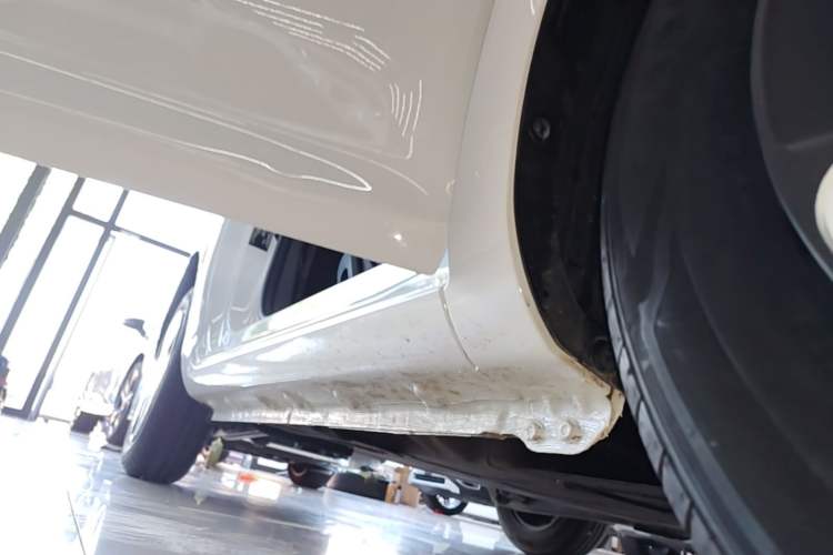 Used CHANGAN NEVO Lumin 2022 155 km – Refreshingly Sweet Edition Right Side Sill