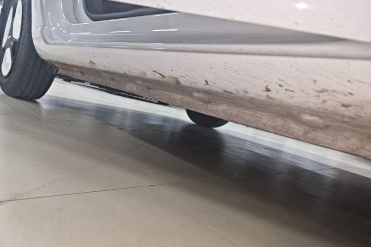 Used CHANGAN NEVO Lumin 2022 210km Sweet Edition Right Side Sill