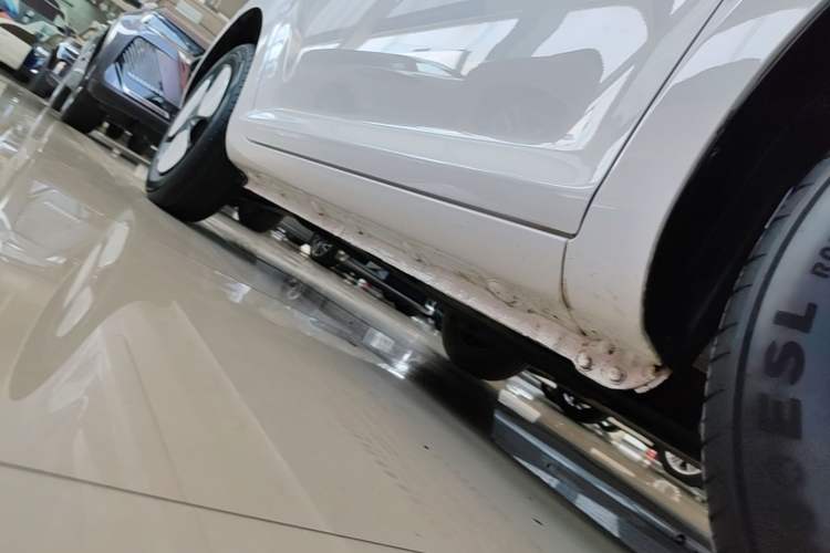 Used CHANGAN NEVO Lumin 2022 155 km – Refreshingly Sweet Edition Right Side Sill