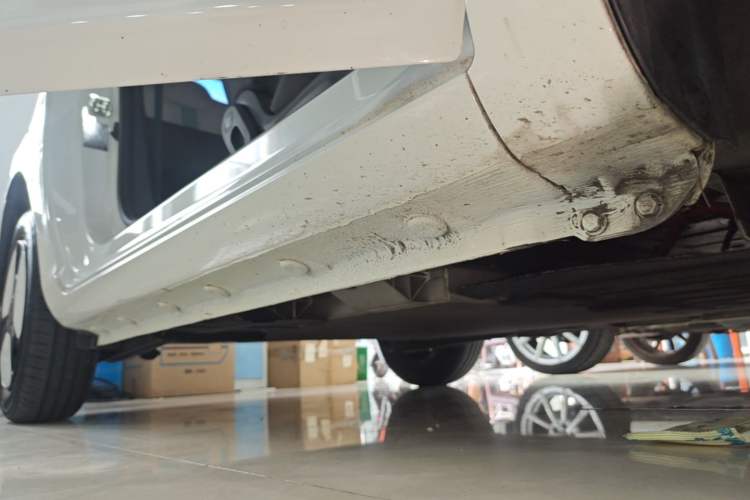 Used CHANGAN NEVO Lumin 2022 210km Sweet Edition Right Side Sill