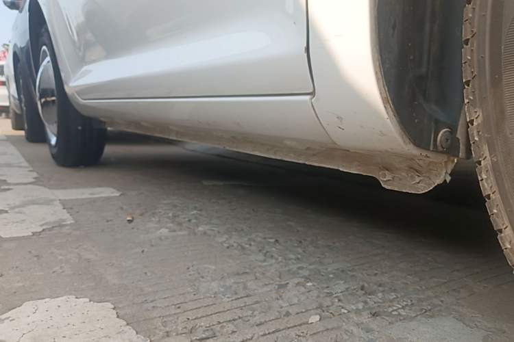Used CHANGAN NEVO Lumin 2022 155 km – Refreshingly Sweet Edition Right Side Sill