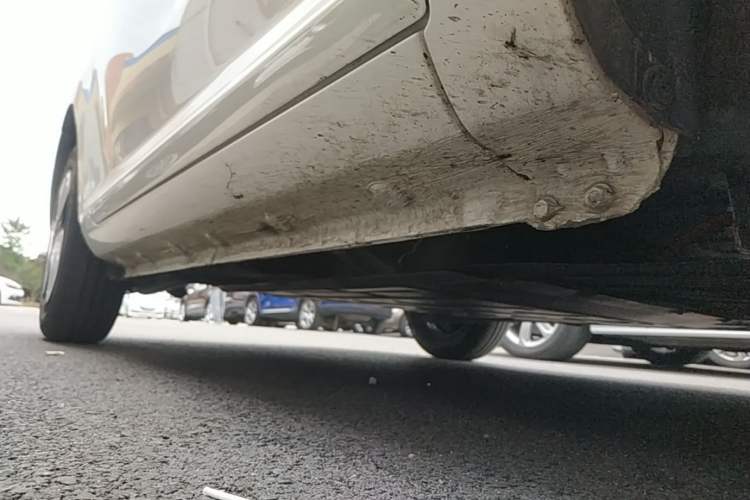 Used CHANGAN NEVO Lumin 2022 155 km – Refreshingly Sweet Edition Right Side Sill