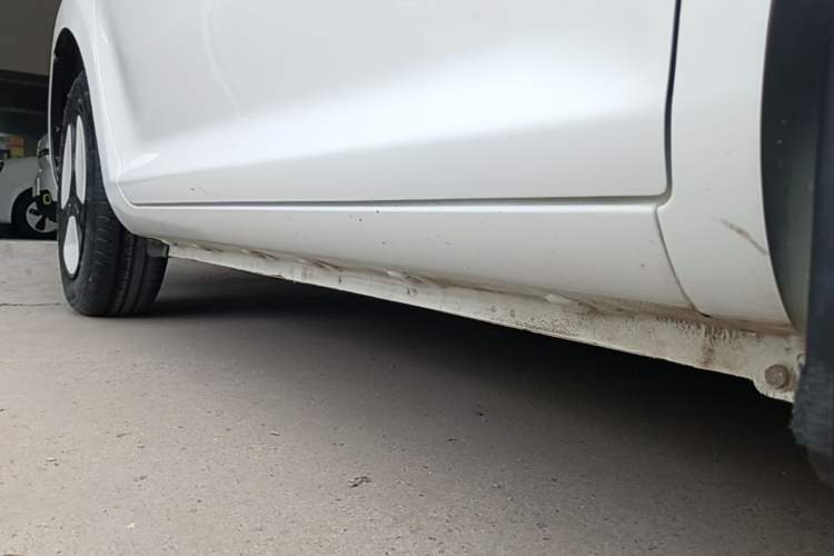 Used CHANGAN NEVO Lumin 2022 210km Sweet Edition Right Side Sill