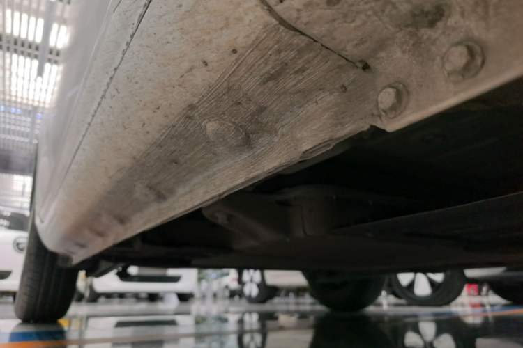 Used CHANGAN NEVO Lumin 2022 155 km – Refreshingly Sweet Edition Right Side Sill