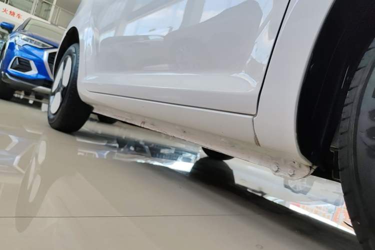 Used CHANGAN NEVO Lumin 2022 155 km – Refreshingly Sweet Edition Right Side Sill