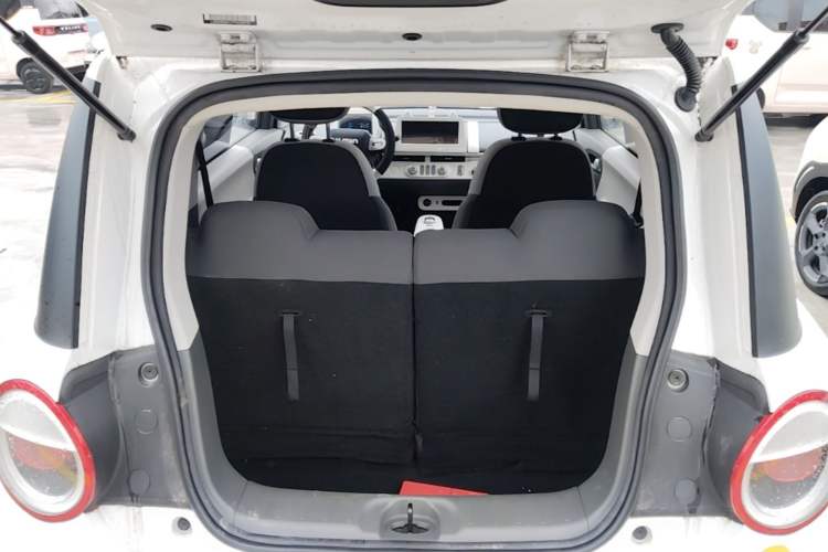 Used CHANGAN NEVO Lumin 2022 210km Sweet Edition Trunk